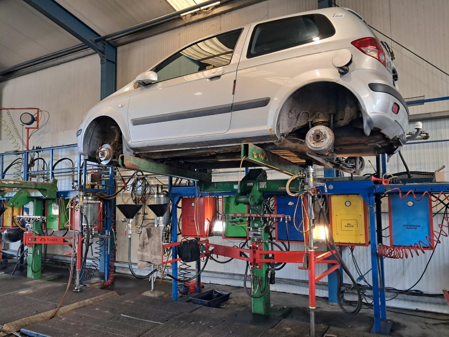 autodemontage-vloeistoffen-uit-sloopautos